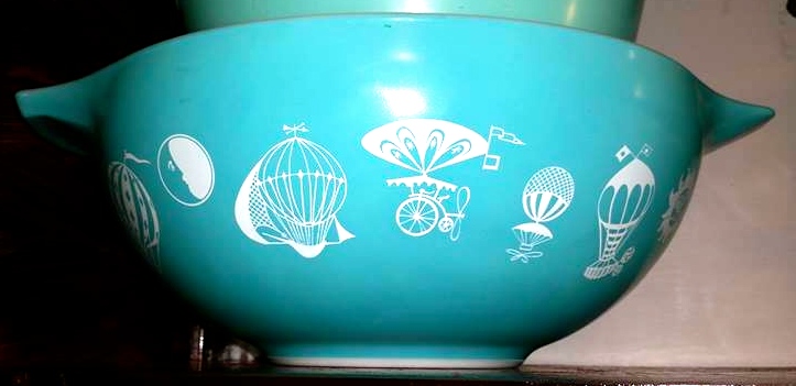 A Guide to Collecting Vintage Pyrex—Plus, How Much It's Worth