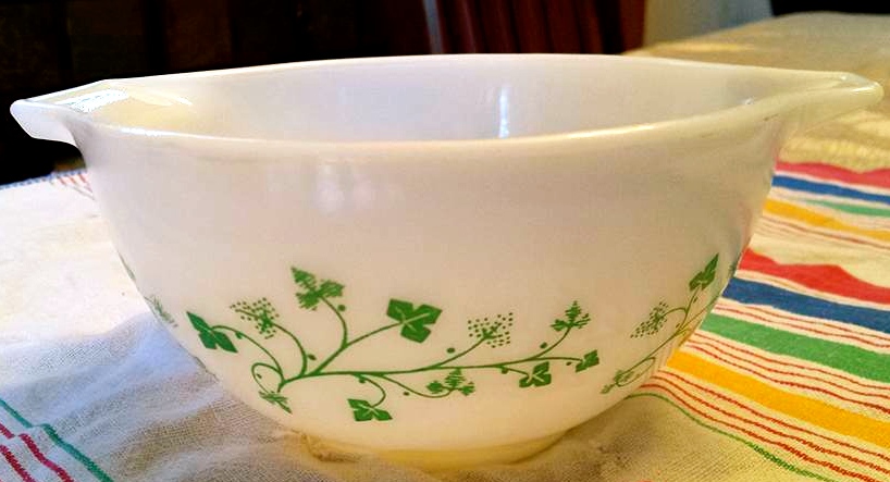 Vintage Pyrex Ivy Mixing Bowl