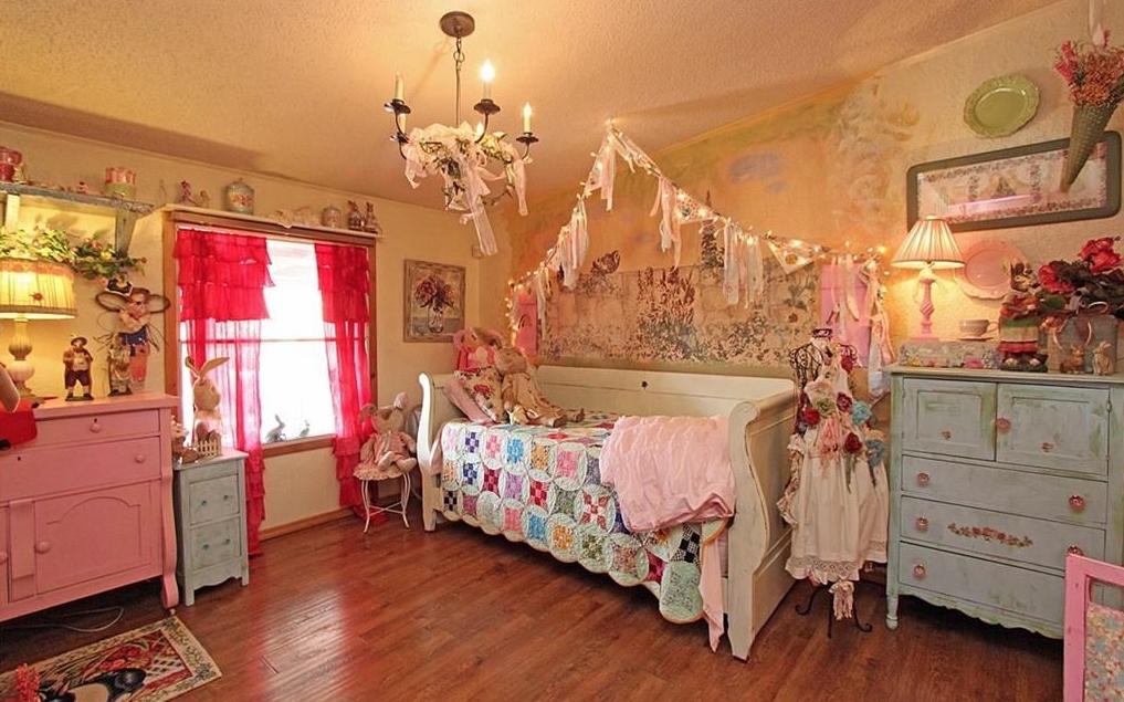 Edmond Oklahoma Estate Sale_Little Girls Bedroom