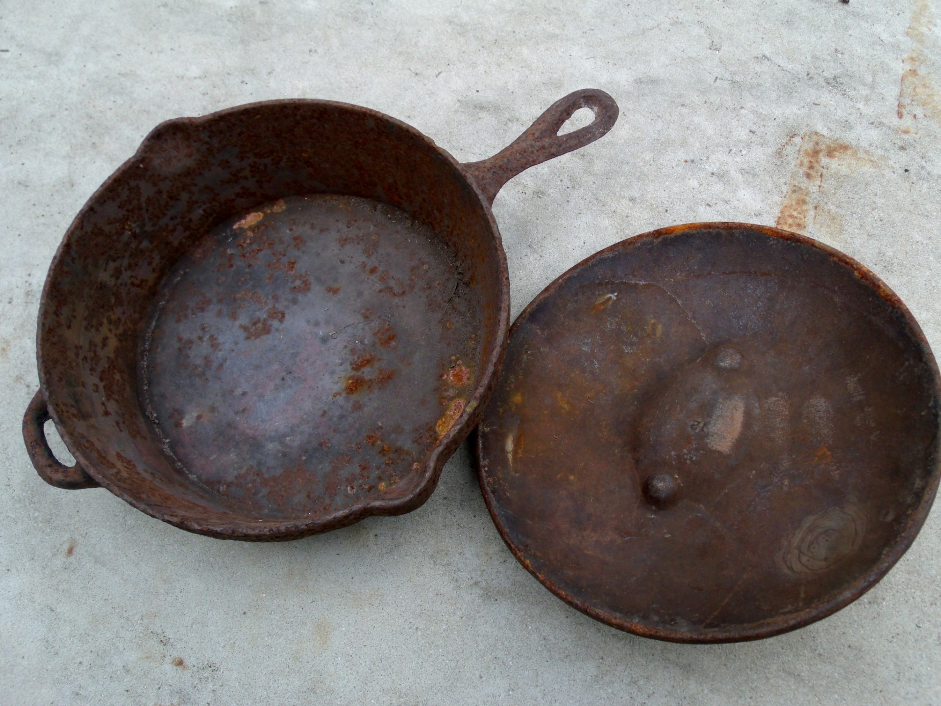 Preseasoned vintage cast iron skillet and lid. 