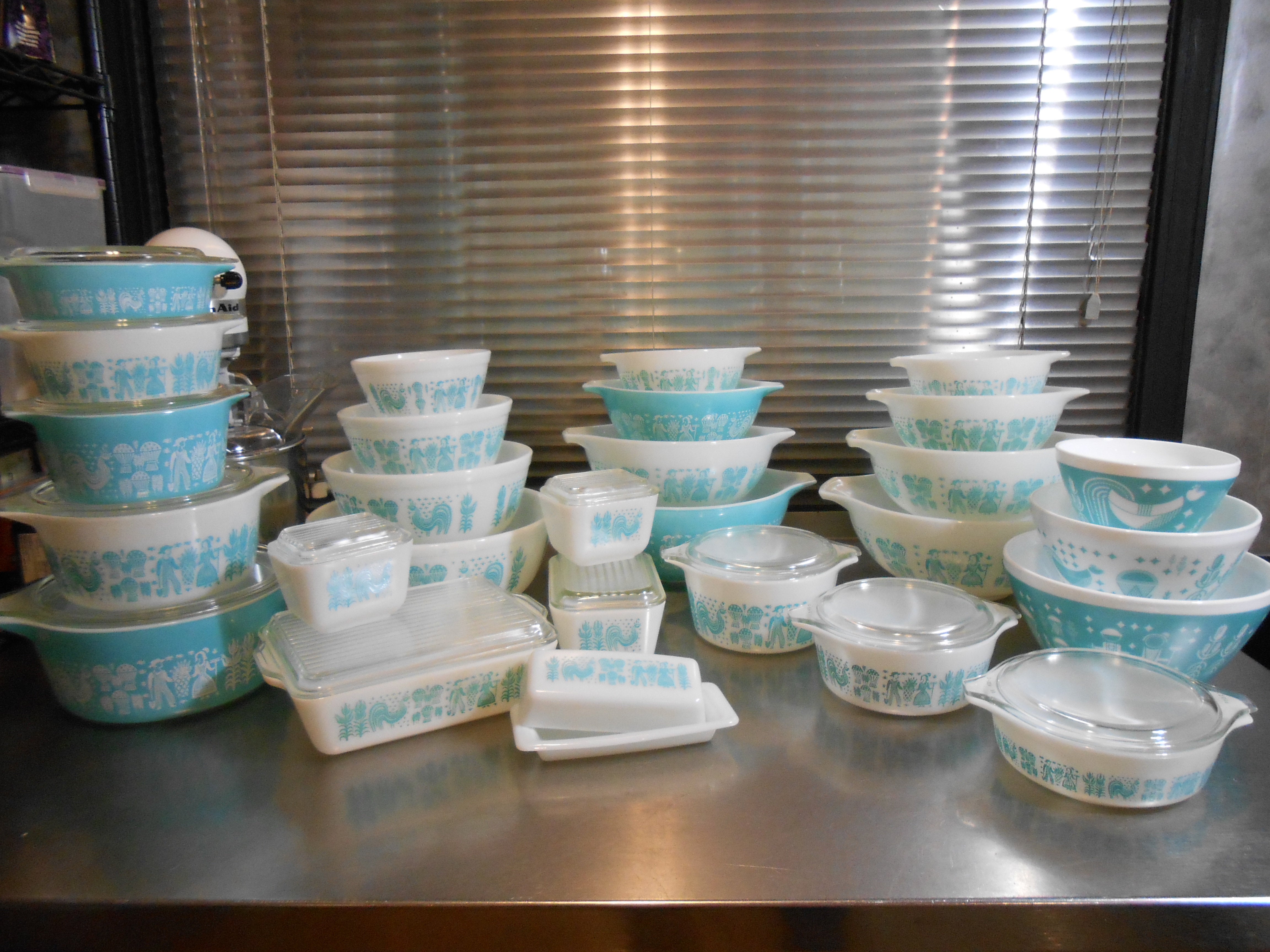A blue and white set of Amish butterprint patterned Pyrex dishes.
