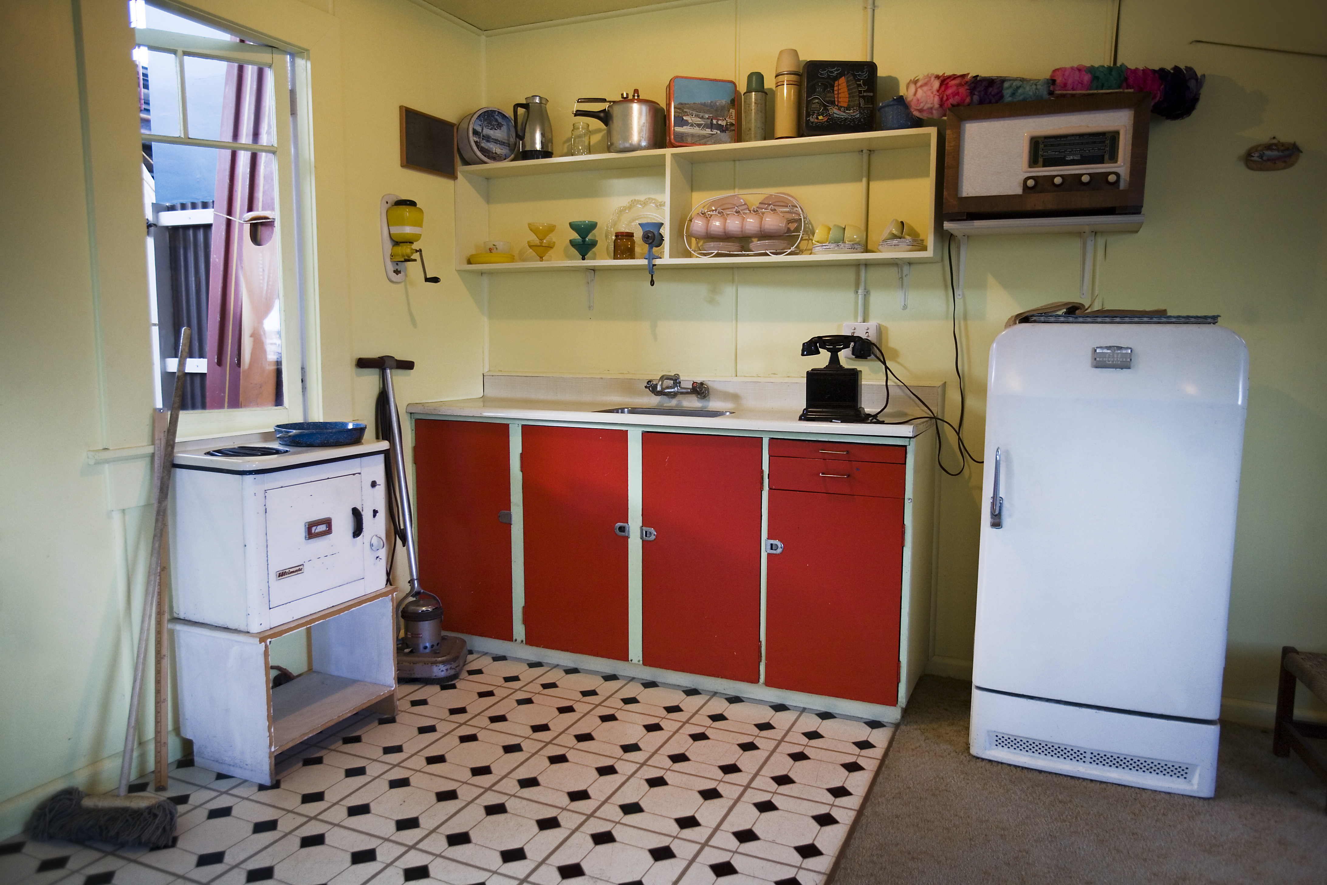 These Retro Kitchen Appliances are Peachy Keen - Cottage sty