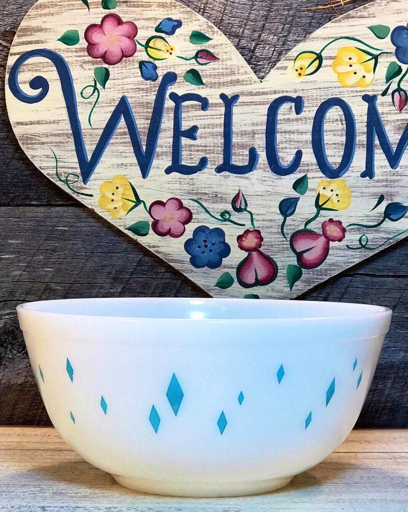 Vintage Pyrex Dish With Metal Carrier 