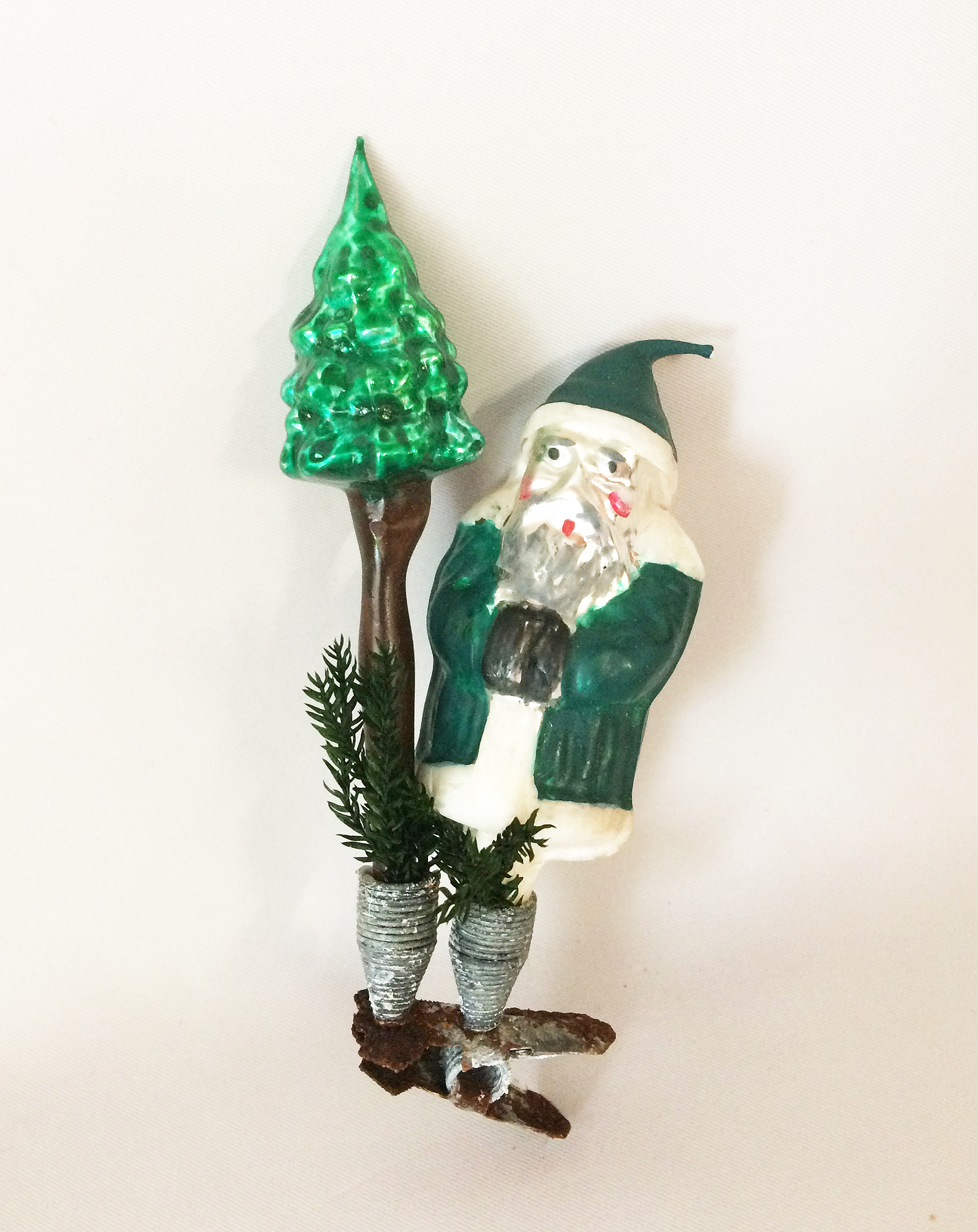 The Ultimate Guide to Vintage Christmas Decorating - Estate Sale Blog